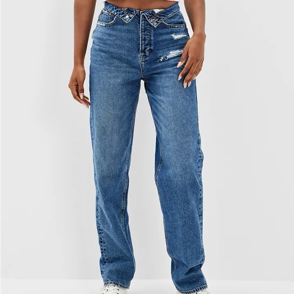 American Eagle Outfitters Denim - EUC American Eagle Outfitters High Rise Ripped Baggy Straight 90s Jean Size 4